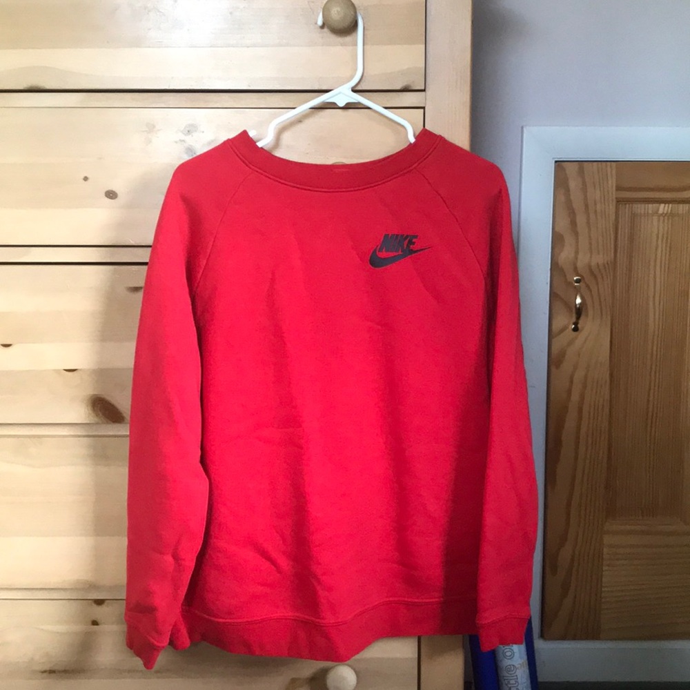 Women’s Nike crewneck sweatshirt